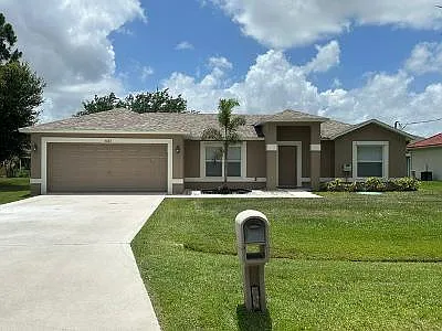 5525 NW North Lundy Cir Photo 1