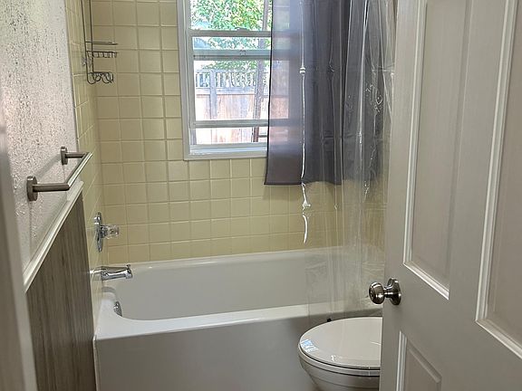 5th image of 123 E College Ave