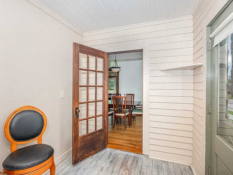601 E Gambier St — Photo 12