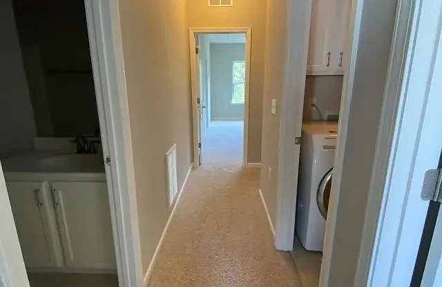 622 Edgewater Ridge Ct — Photo 5