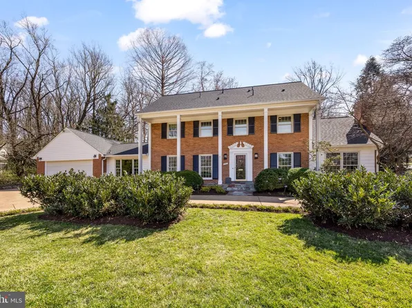 6547 Mapledale Ct, Falls Church, VA 22041