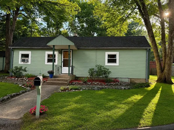 13 Park Ln, Wayland, MA 01778