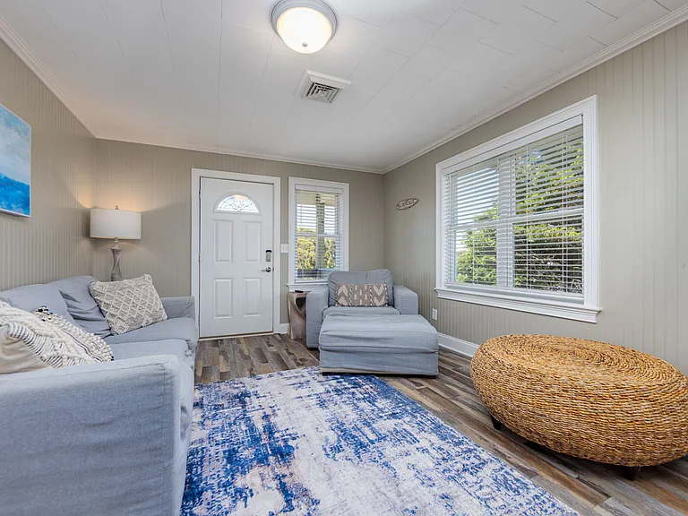 1629 Sir Walter Rd #1 — Photo 4