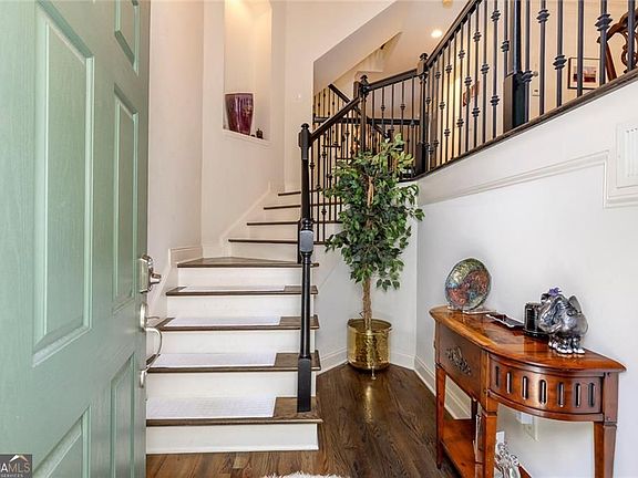 5th image of 5561 Julian Pl