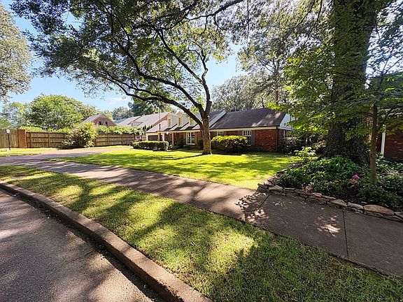 5th image of 289 Woodmont Dr