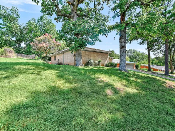 1519 W Chestnut St, Denison, TX 75020