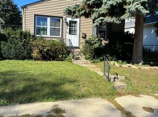2052 Deane Blvd, Racine, WI 53403