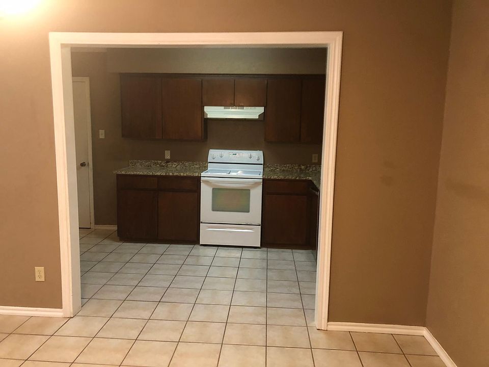 1st image of 8833 Sandcastle Ct
