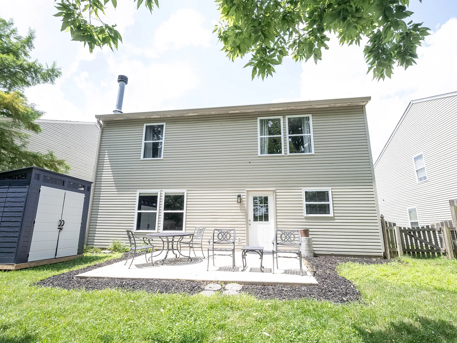 3 bed, 2036 sqft, $2,100 — Photo 2