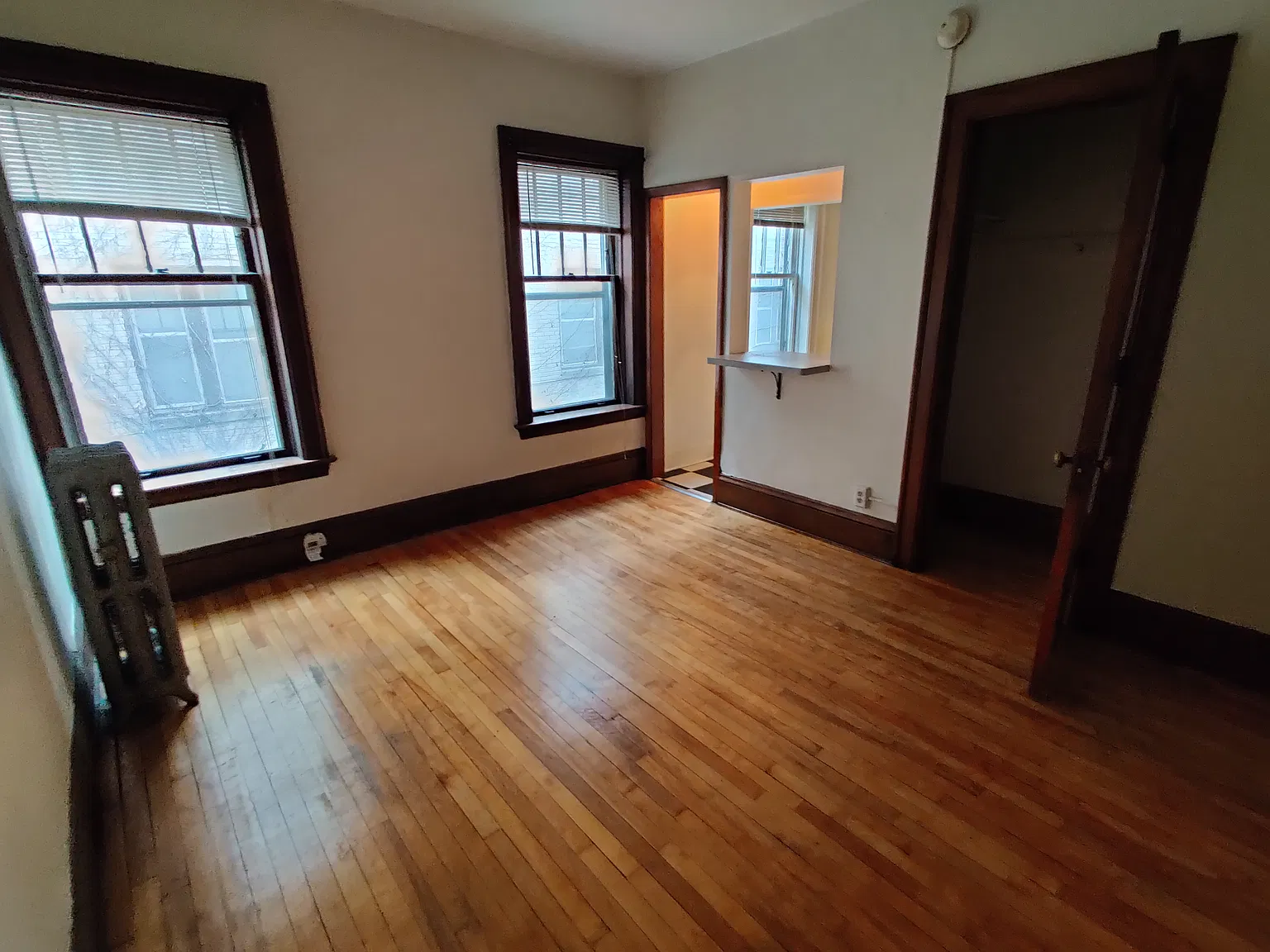 Studio, 400 sqft, $895 — Photo 2