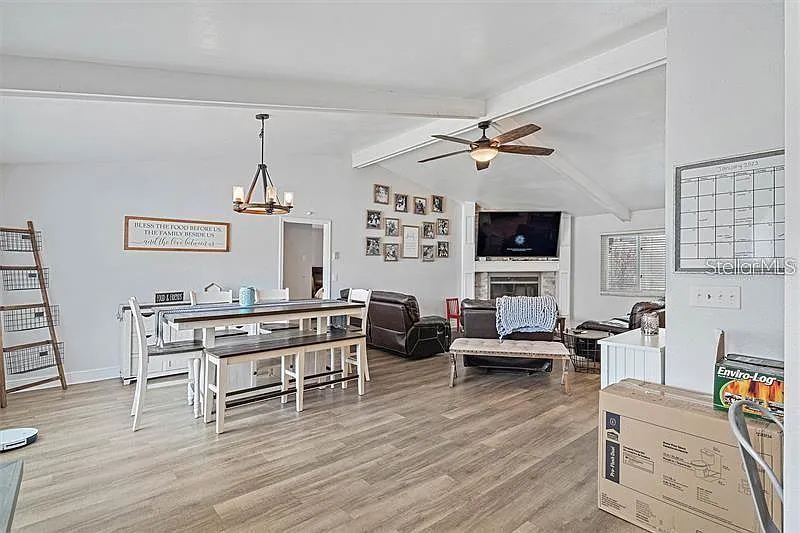 3 bed, 2.0 bath, 1772 sqft, $3,200 — Photo 3