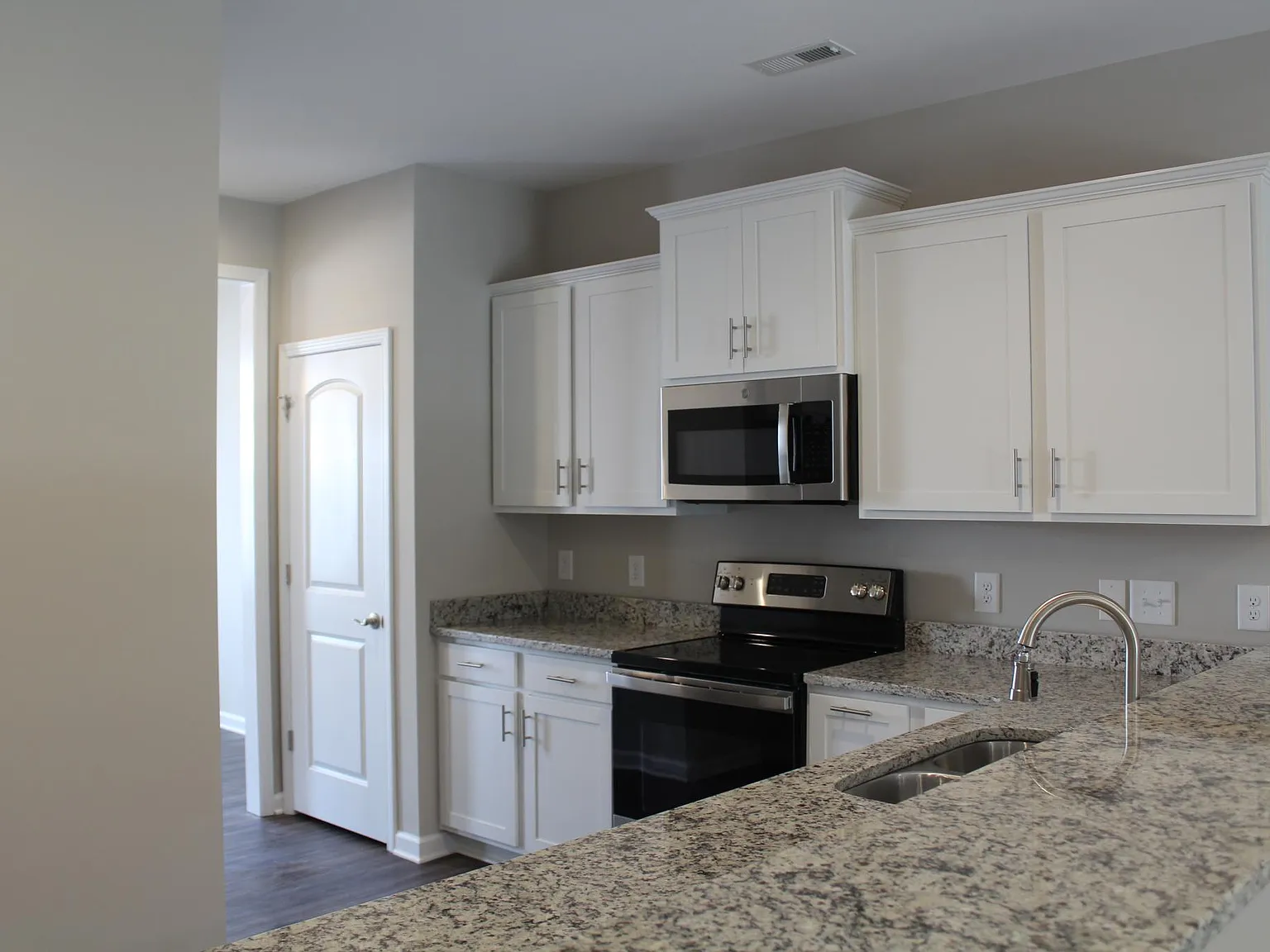 2 bed, 2.5 bath, $1,725 — Photo 3