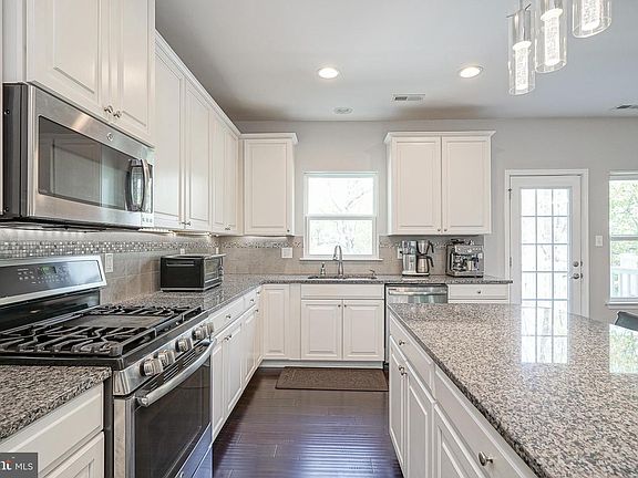 3rd image of 16 Regency Ct