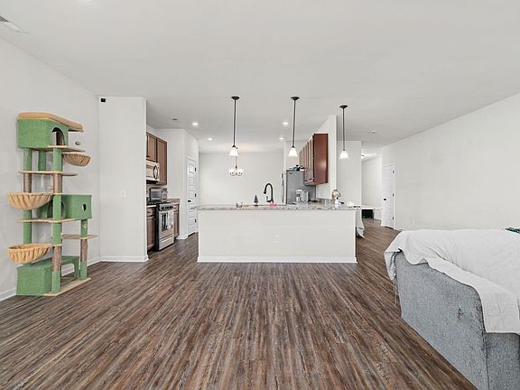 5th image of 1021 Thornton Br