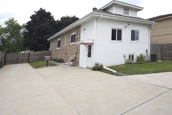 4th image of 1631 N 32nd Ave