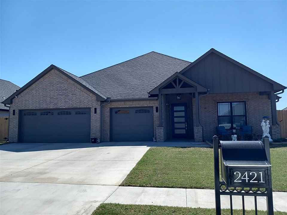 1st image of 2421 NE Falcon Ln