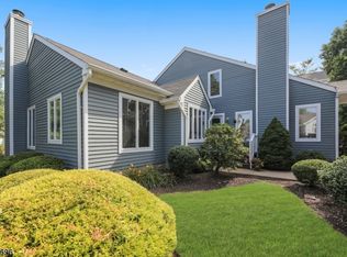 10 Meadowview Ln, Berkeley Heights, NJ 07922