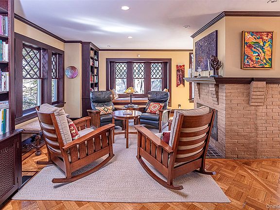 4th image of 42 Edgewood Avenue