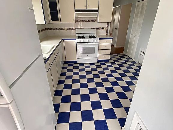 3rd image of 75 Piedmont Ave #2