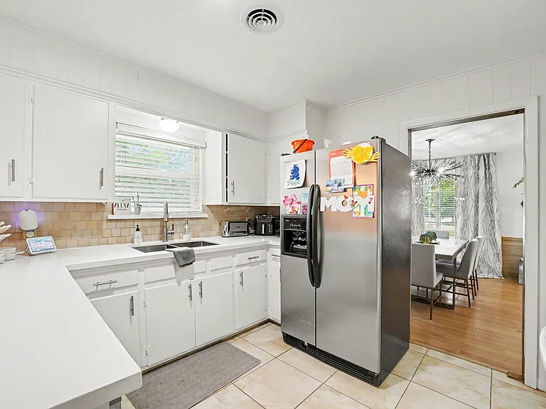 6267 Chevy Chase Dr — Photo 9