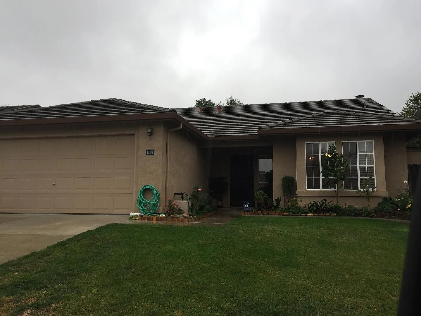 1201 Hickory Ct photo 1