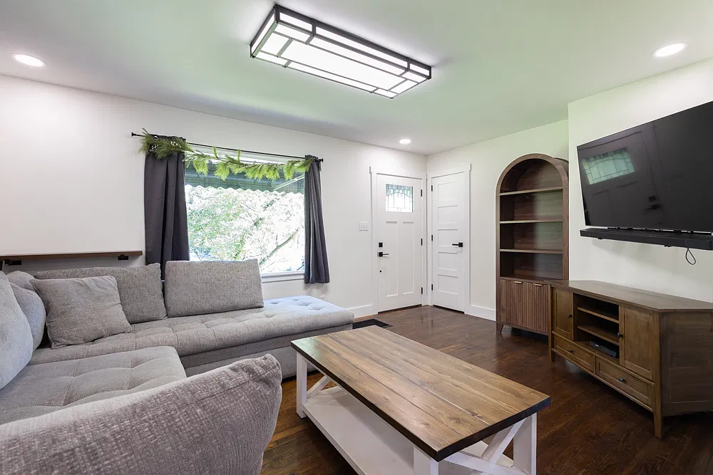 2 bed, 920 sqft, $2,400 — Photo 3