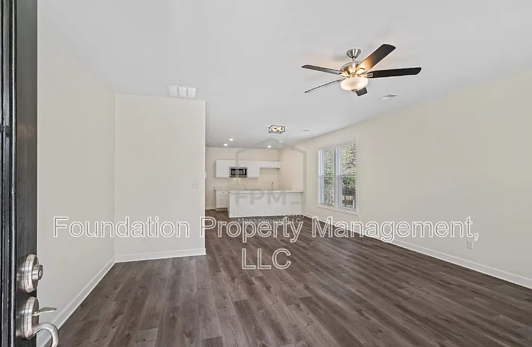 1470 Lyndale Ave — Photo 11