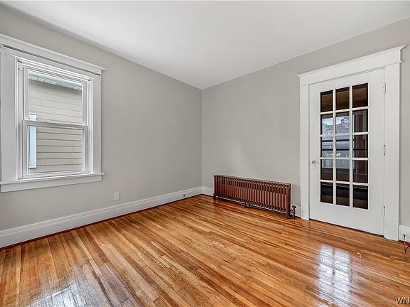 4th image of 33 Portland St