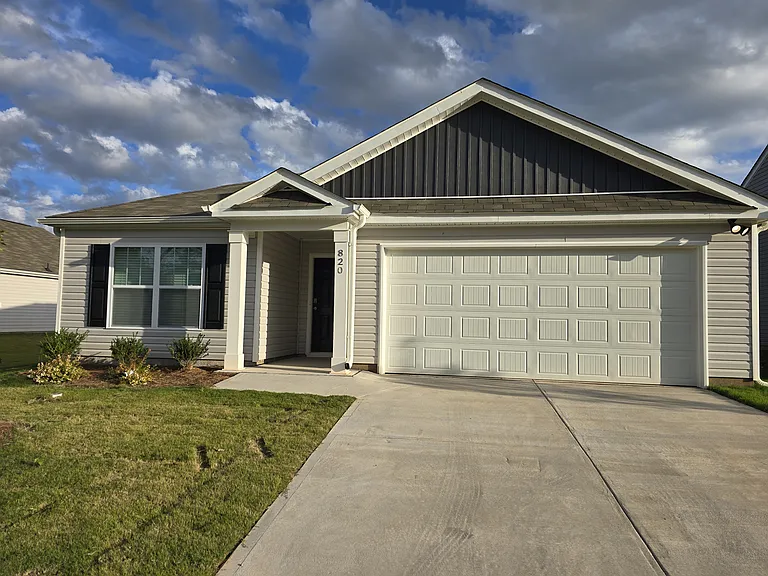 820 Wolverine Ln — Photo 1
