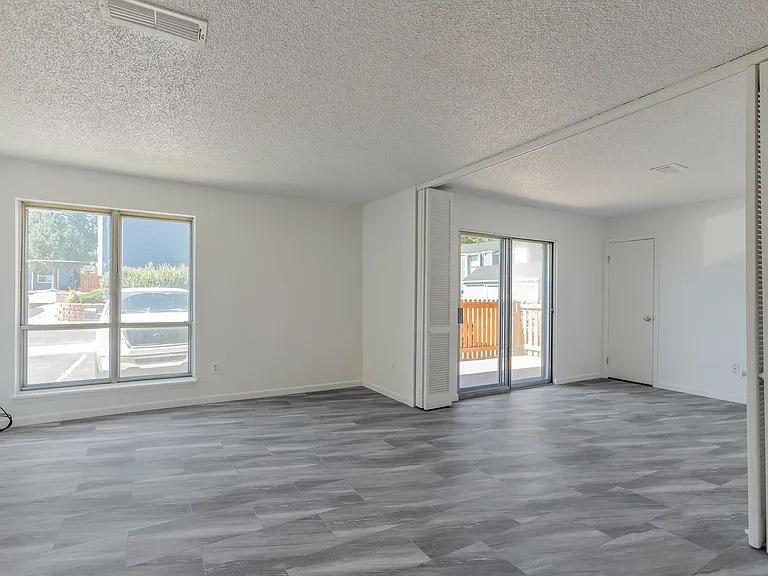 2330 E Fremont Ave #A19 — Photo 7