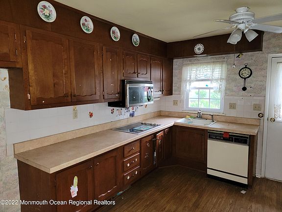 2nd image of 284 Kingston Court #A