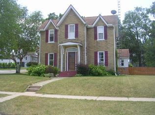 904 W Carroll St, Portage, WI 53901