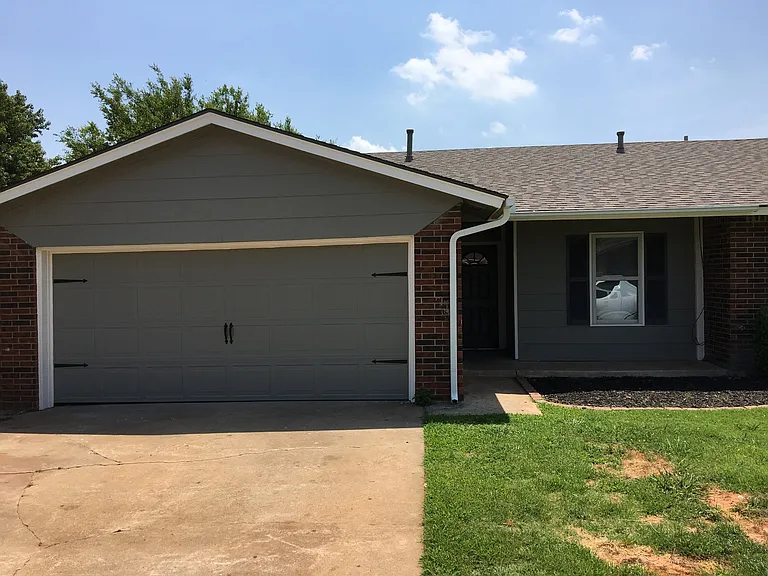 10050 Southridge Dr — Photo 2