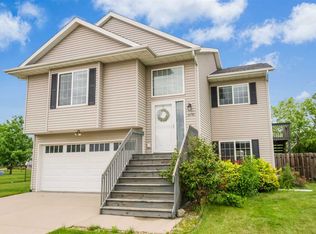 1070 Fairview Ln, North Liberty, IA 52317