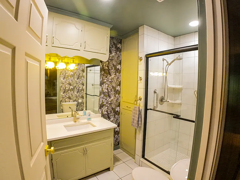 110 Willow Dr — Photo 38