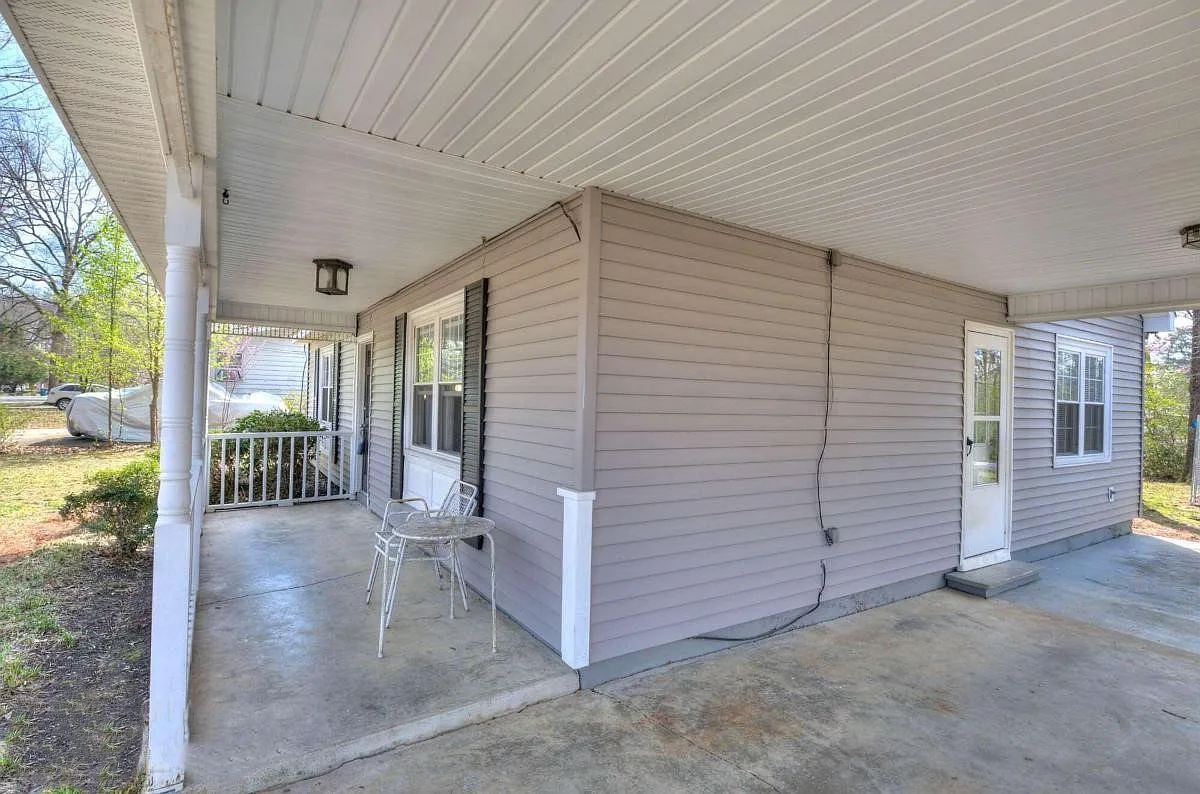 4 bed, 1357 sqft, $1,800 — Photo 3