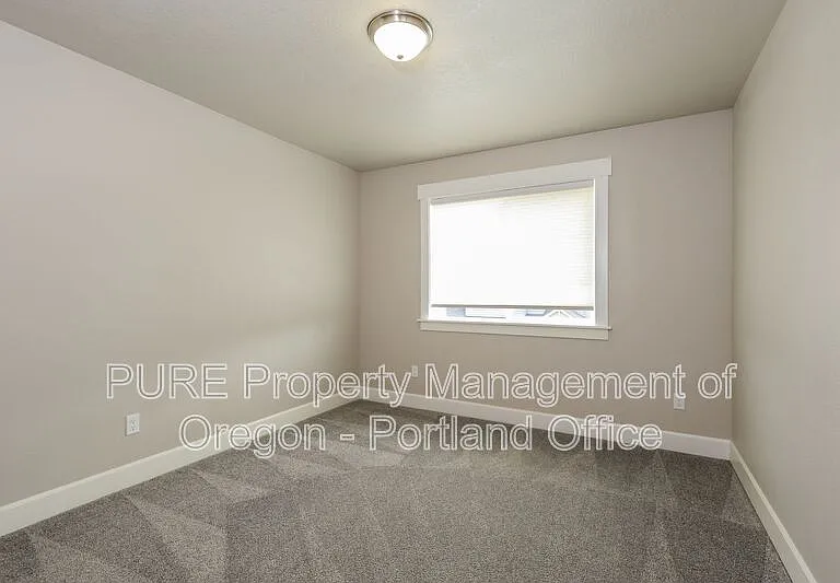 215 NE Regan Hill Loop — Photo 11