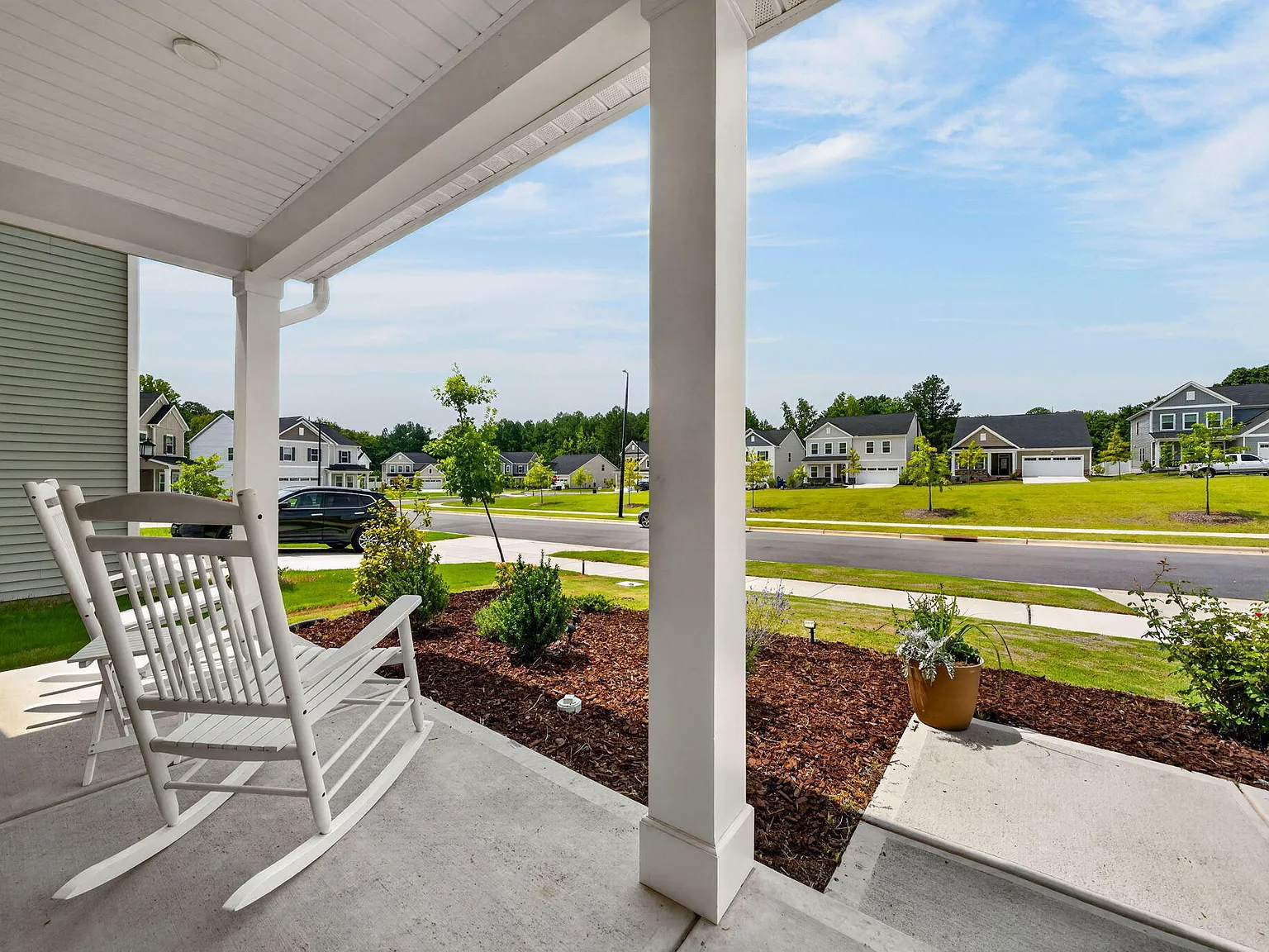5 bed, 4.0 bath, 3098 sqft, $3,200 — Photo 2