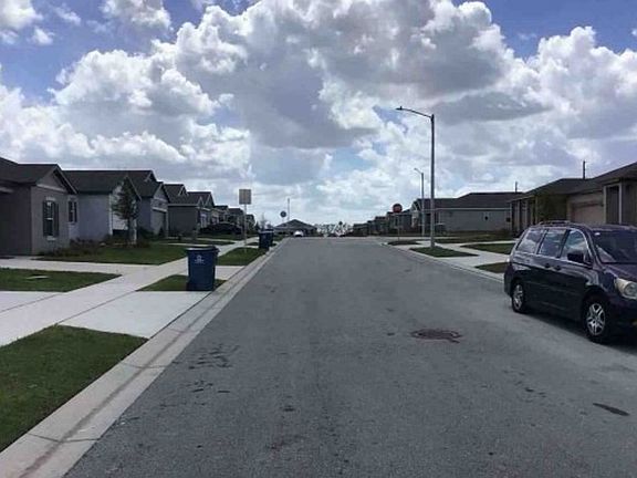 Exterior Neighborhood (street photo)