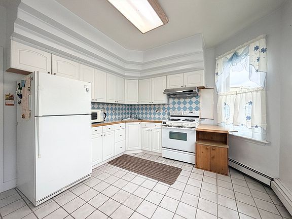 4th image of 56 Lincoln St
