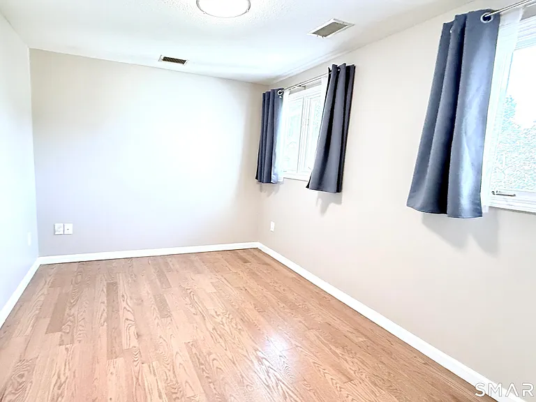 16 Arthur Dr #4 — Photo 3