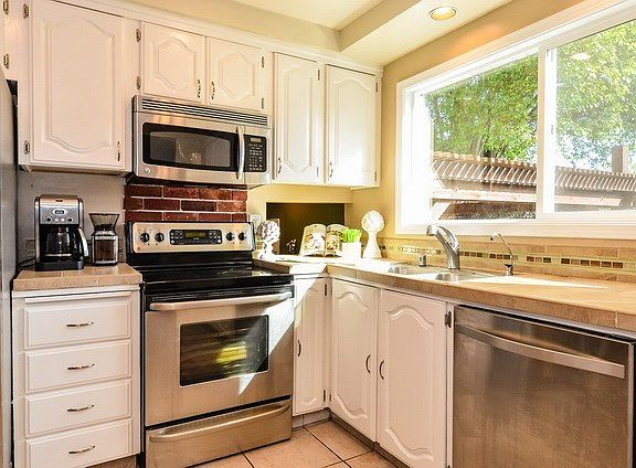 2nd image of 138 Farnham Ct