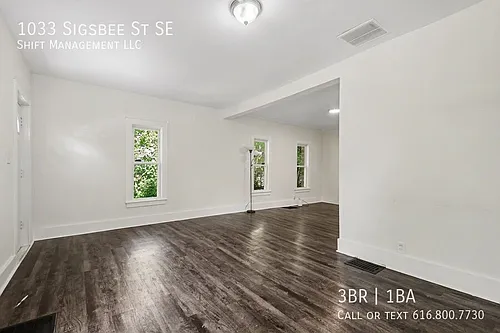 1033 Sigsbee St SE Photo 1
