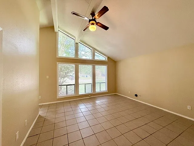 3 bed, 1134 sqft, $1,575 — Photo 2