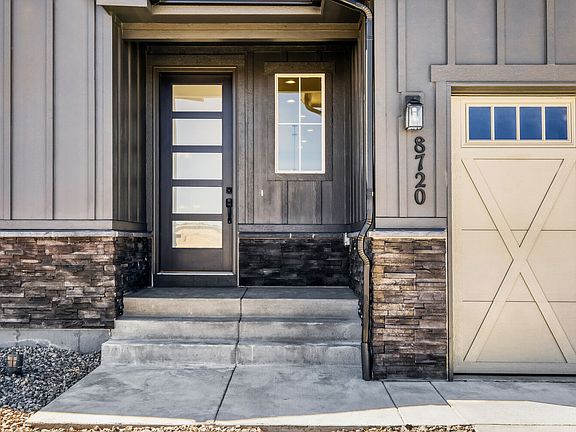 8720 San Diego - Front Entryway