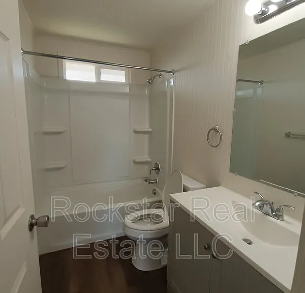 702 E Bridgeport Ave — Photo 10