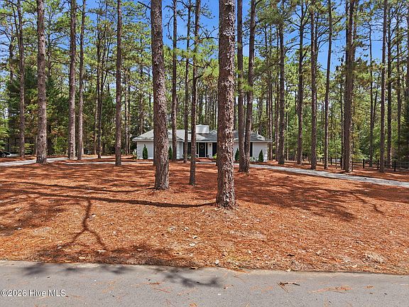 5th image of 355 Serpentine Drive