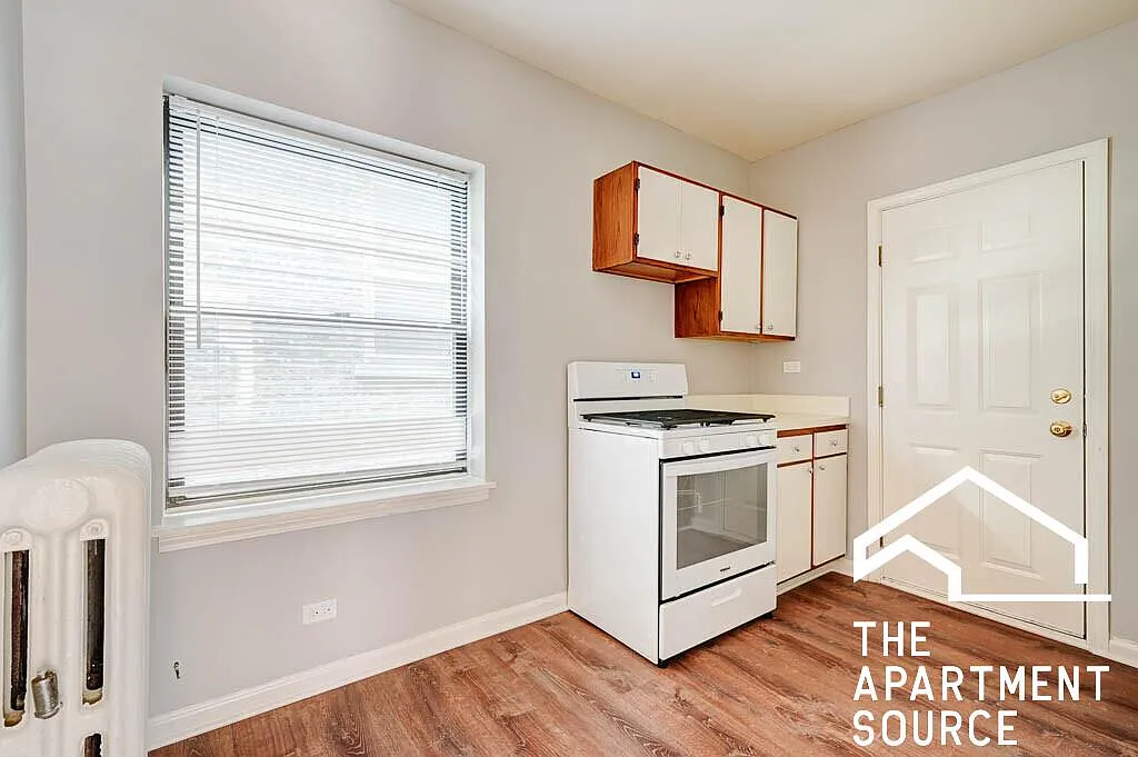 5744 N Winthrop Ave — Photo 3