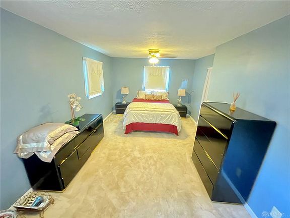 5th image of 32 Carma Dr
