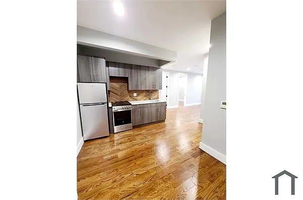 Building Photo - 2021 Arthur Ave #3